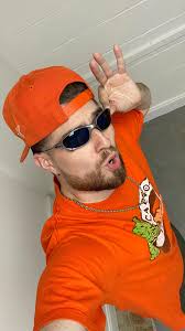 When people say the racks are dead I scoff in disbelief… The thrifts are  still slippery when wet! 🌊 Get your wetsuits here: @thriftheavenvintage  #thriftgod #fitgod #fecalwater