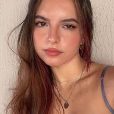 Júlia Rangel (@juliaarangel)