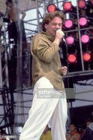 Scottish Rock Singer Jim Kerr Of The Group Simple Minds Performs Onstage During The Live Aid Benefit Concert At Veteren S Simple Minds Chrissie Hynde Live Aid