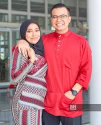 Cinta itu buta hingga sebelum ini ika nabila tak sedar pun saiz badan suaminya seberat 100 kg dan disebut netizen sebagai peti. Ika Nabella Hamil
