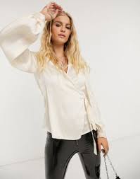 Slightly elongated sleeves with wide cuff. Satin Blouse Champagne