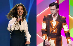Newly released snaps of the photogenic couple show them soaking up the sun on a yacht off the island of giglio near tuscany last week. Lorde Reveals She Wants To Collaborate With Harry Styles