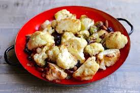 Chou Fleur Et Choux De Bruxelles Rotis Au Four Amandes Et Airelles Choux De Bruxelles Rotis Choux De Bruxelles Chou Fleur