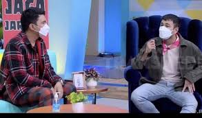 Tidak sedikit yang memuji aldi taher, namun banyak juga yang mengkritisinya dan dianggap sebagai pencitraan belaka. Raffi Ahmad Tanya Kenapa Aldi Taher Bersikap Halu Jawabannya Bikin Gemas