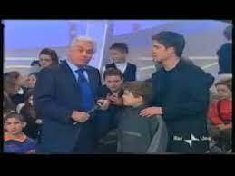 Nell'edizione 'giubilare' dello zecchino, conduttori delle trasmissioni pomeridiane sono cino tortorella. La Banda Dello Zecchino 2000 Parte 2 Youtube
