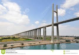 Die ever given gehört zu einem großen konvoi von schiffen, die den suezkanal richtung norden passieren sollten. Suezkanal Brucke Ist Eine Strassenbrucke Die Suezkanal Kreuzt Redaktionelles Stockfoto Bild Von Mittlere Extension 105609548