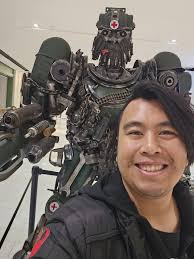 Got bored and made the Mall of BotBots a civilian Titan. I'm calling her  Mall-E. Her purse is actually a Jewelry story.