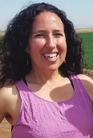 Use of raptors to prevent wild bird and rodent intrusion into fresh produce  fields