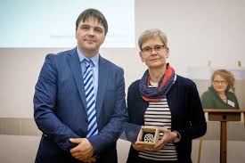 Unsere ferienwohnung befindet sich 5min vom ortskern entfernt. Dr Karoline Schubert Vom Gesundheitsamt Leipzig Erhalt Den Carola Gold Preis Slfg