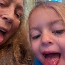 What percentage of truckers still use CB radios and are they useful?