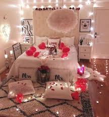 Candles are popular décor for valentine's day celebrations; 40 Valentine S Day Bedroom Decoration Ideas To Make Your Mood More Romantic Collagecab