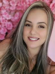 Île de La Réunion, première partie. Petit arrêt au Lagon de St-Gilles avant  d'emprunter la route aux 400 virages vers le Cirque de Cilaos qui est  surplombé par le Piton des Neiges.