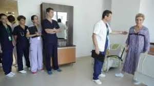 Clinica noastra este prima din romania care a introdus tehnica smile, în 2014, până in conluzie, smile poate fi considerat un prk fara durere si un femtolasik fara flap. Teo AflÄƒ Cum A Decurs OperaÈ›ia De La Dr CopÄƒescu Youtube