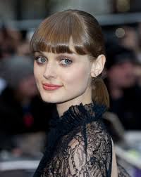 Triunfará Bella Heathcote como actriz con estilo?