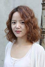 Their natural hair is straight, meaning that it can be styled in a wealth of different ways. 20 Top Style Korean Short Curly Hair Style