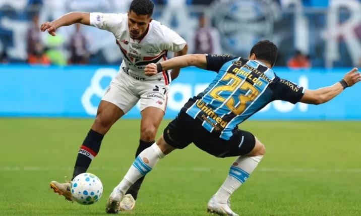 S&atilde;o Paulo perde de virada para o Gr&ecirc;mio e chega ao oitavo jogo sem vencer no Brasileir&atilde;o - O Chef&atilde;o da Not&iacute;cia