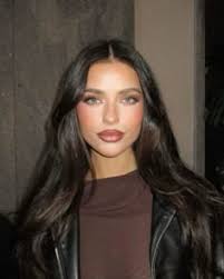 8 Medium contrast makeup ideas