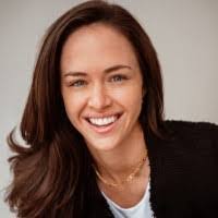 Dee Pitts's Instagram, Twitter & Facebook