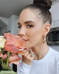 Bella Bennett (@bellasbennett) • Instagram photos and videos