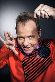 Hi everyone, Is there any funny hypnotist shows around the area ?