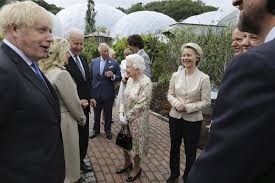 She celebrated 65 years on the throne in february 2017 with her sapphire jubilee. Rmdbx3ncyp3 M