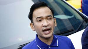 Meski tersinggung dan hatinya bergejolak, ruben tetap mendoakan karier ridwan cemerlang. Ruben Onsu Tegur Ridwan Remin Gara Gara Roasting Betrand Peto