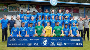 Gespielt wird in zwei gruppen zu je acht mannschaften, von denen sich die vier besten mannschaften für das viertelfinale qualifizieren. Bremer Sv Herren