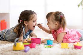 Indem die eltern viel über ihre gedanken und gefühle sowie die welt sprechen, wird es angeregt mitzumachen. Sprachentwicklung Wenn Kinder Sprechen Lernen Zwergehuus Magazin