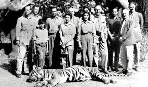 Prince Philip pose with dead tiger ...