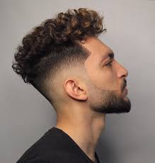 Epingle Par Victor Sur Mode Coiffure Homme Coiffure Homme Cheveux Boucles Coupe De Cheveux
