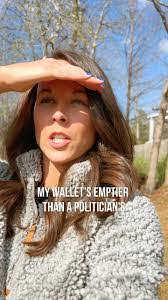 Deanna Oconnell's Instagram, Twitter & Facebook