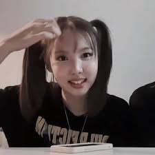 𝐍𝐚𝐲𝐚 𝐋𝐞𝐞 (@nayaleex)