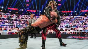 The fiend bray wyatt defeats braun strowman (c) to win the title. Wwe Payback 2020 Results And Video Highlights