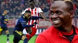 Liverpool f.c.) ή απλά λίβερπουλ, είναι επαγγελματική ποδοσφαιρική ομάδα με έδρα την πόλη του λίβερπουλ. Ta Xronia Polla Toy Mpa Ston Astera Ths Liberpoyl Mane Ta Nea