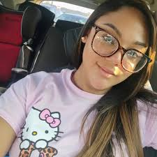 What type of bag do ladies prefer to use daily?