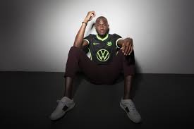 The light green vfl wolfsburg socks with added white tones complete the wolves' 2020/21 home kit. Kitstown On Twitter Nike Vfl Wolfsburg 2020 21 New Home And Away Kits Vflwolfsburg Nikefootball Football Soccer Kitstown