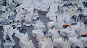 Shop the adidas yeezy collection now on goat. Forbes Berichtet Uber Kanye West Und Sein Lebenswerk Yeezy Grailify