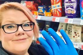 Derby councillor praises retail staff after working alongside them