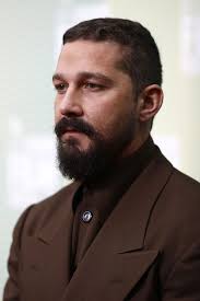 Von den anfängen seiner karriere bis zu geplanten projekten. Nach Missbrauchsvorwurfen Shia Labeouf Geht In Therapie Promiflash De