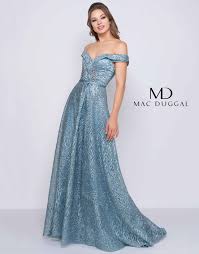 Mac duggal gowns , maxi dresses and cocktail dresses are offered in sweeping silhouettes and dramatic first established in 1985, mac duggal gowns are flattering options for women sizes 0 to 30. 20121m Mac Duggal Evening Dress Evening Dresses Cute Prom Dresses Beautiful Prom Dresses