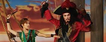 Peter Pan Christopher Walken Meconnaissable En Capitaine Crochet Actus Cine Allocine