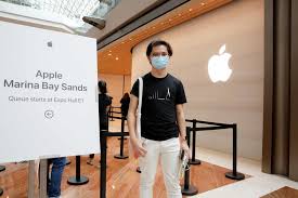 We take pride in the work we create, and we know you'll appreciate our efforts. First Customer At Floating Singapore Apple Store At Mbs Had Sleepless Night Arrived 4 Hours Early Singapore Malay Mail