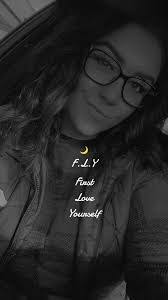 Danielle Smithson's Instagram, Twitter & Facebook