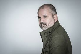 Thuróczy szabolcs megmártózott bödőcs mikrovilágában a búcsúszentlászlói kocsmában. Thuroczy Szabolcs Mindig Azt Valasztom Ami Magaval Ragad Marie Claire