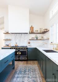 10 lovely kitchens with open shelving