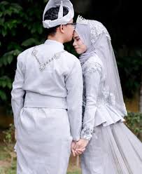 Baju nikah bawah biru lembut. Tips Pilih Warna Baju Pengantin Mengikut Warna Kulit Sayidahnapisahdotcom