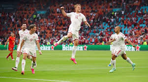 Dänemark geht ihm ersten spiel des achtelfinals der em 2021 gegen wales in führung. Uxyqjqym1d67am