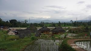 Cari inspirasinya pada ulasan berikut ini! Penat Coba Main Ke Kampung Budaya Pandan Wangi Nan Asri