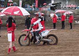 Make social videos in an instant: Video La Honda Cr Electrique Roule Moto Station