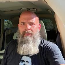 What types of chickens consistently lay jumbo eggs?